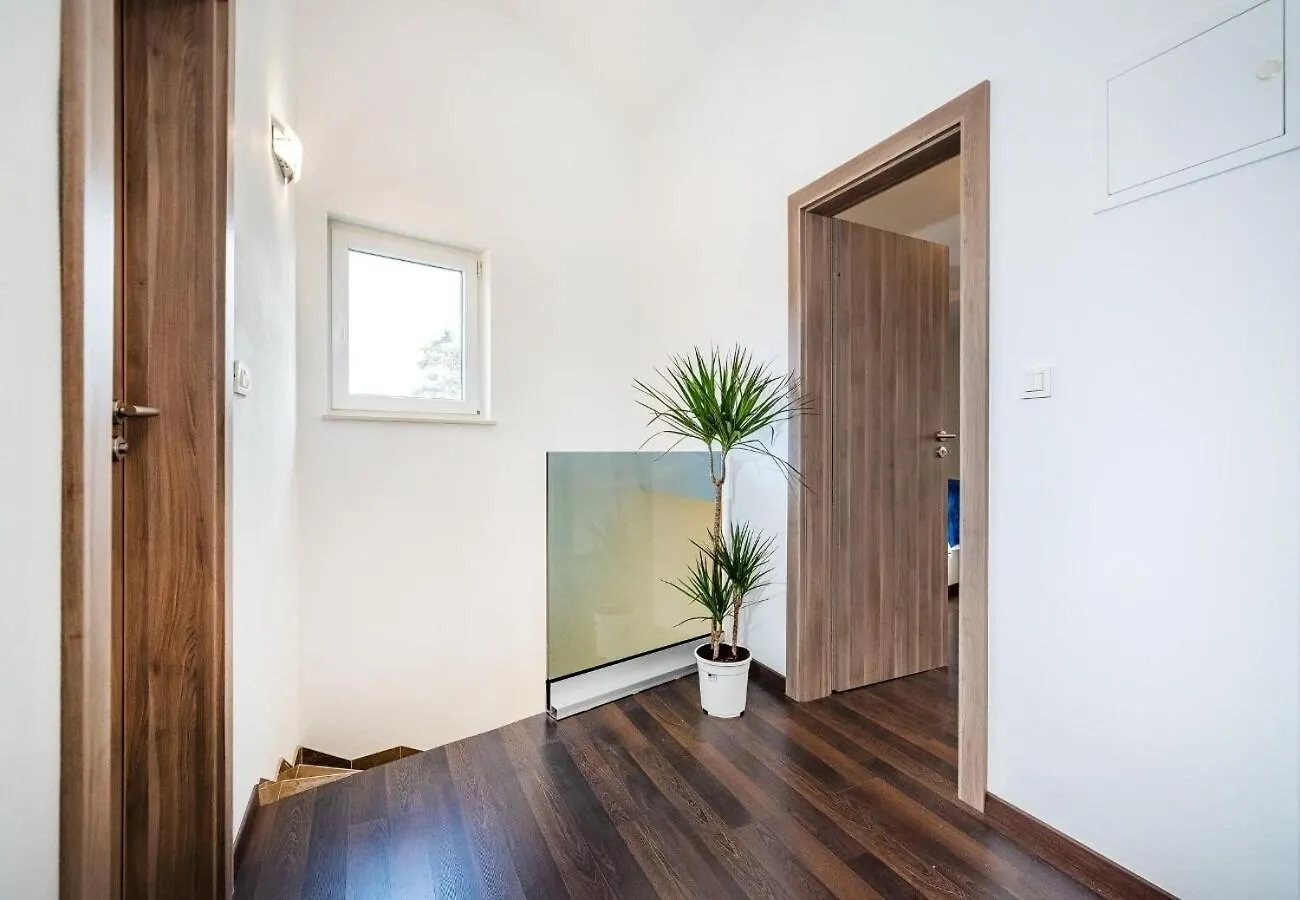 Holiday Home Tome - Comfortable & Modern Nin