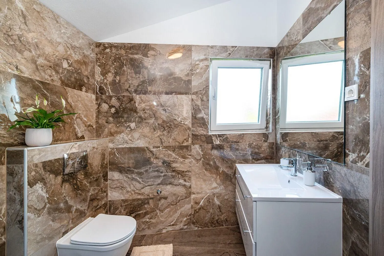 Holiday Home Tome - Comfortable & Modern Nin